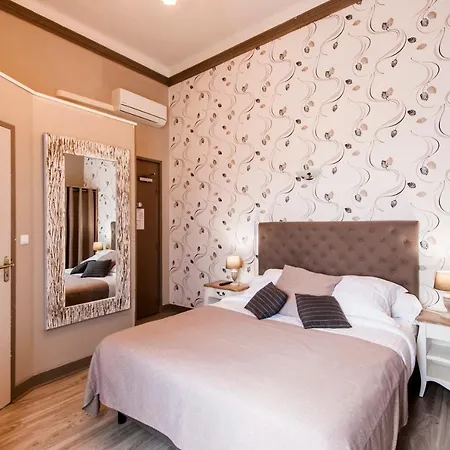 De Charme Le Provence Hotel 3*